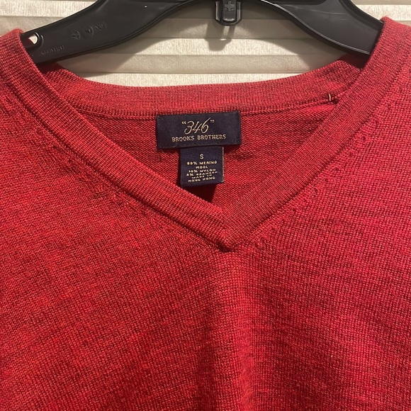 Men’s Brooks Brothers V—Neck Sweater Size Small - Picture 3 of 3